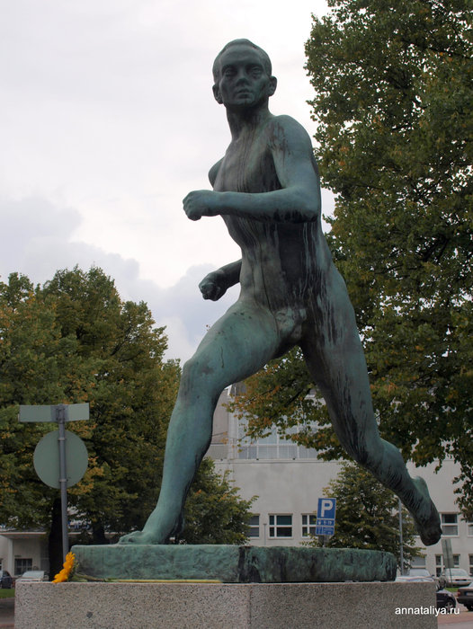 Памятник финскому бегуну 1920-х годов Пааво Нурми Хельсинки, Финляндия