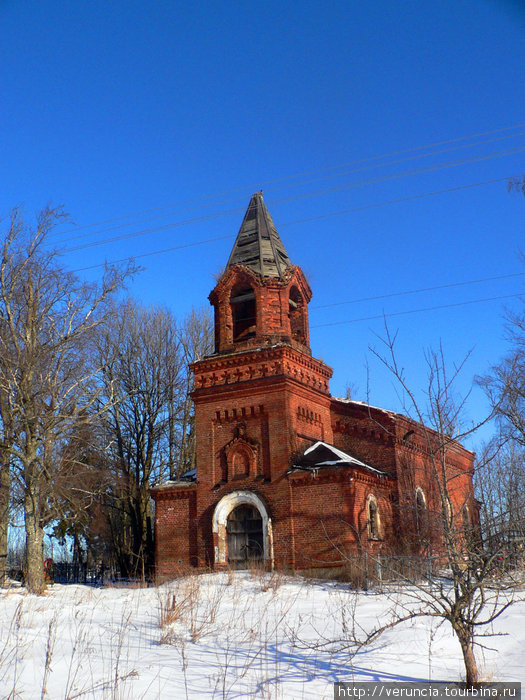 Церквушка на деревенском кладбище. Для меня безымянная. Россия