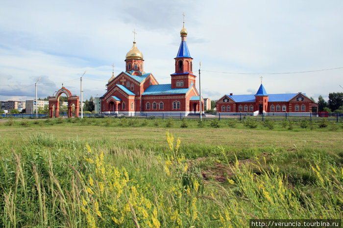 Эта простенькая кирпичная церковь в Рузаевке так и осталась для меня безымянной. Россия