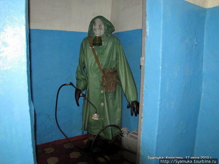 Отдельная комната заполнена средствами защиты от радиации и химической атаки. Коростень, Украина