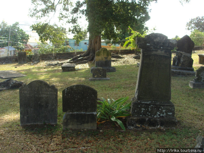 Кладбище рядом с собором Сент-Джонс, Антигуа и Барбуда