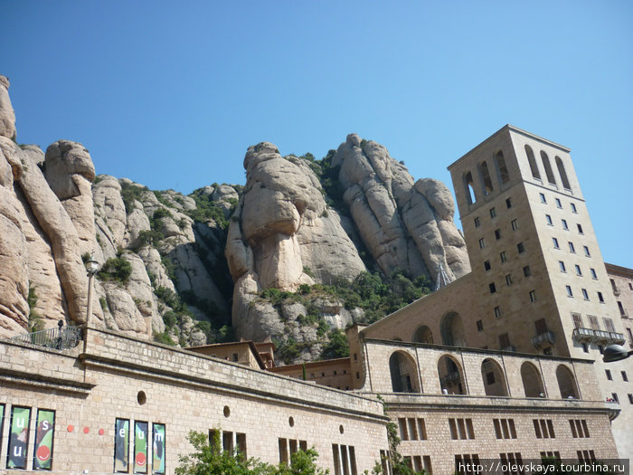 Монсеррат - монастырь в горах Монастырь Монтсеррат, Испания