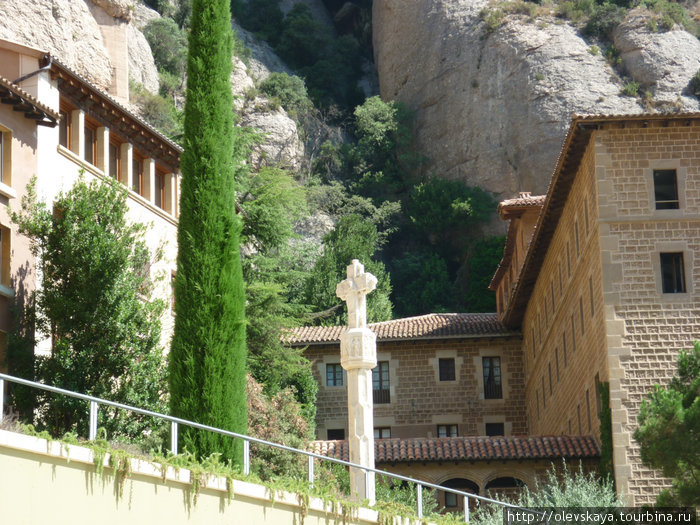 Монсеррат - монастырь в горах Монастырь Монтсеррат, Испания