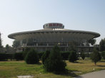Цирк в Душанбе не работает (на сентябрь-октябрь 2010).
Но он и не нужен, т.к. вся страна — настоящий цирк.