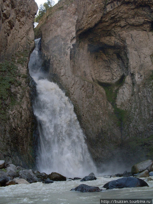 водопад Эмир на р.Каракая су Кабардино-Балкария, Россия