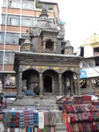 У непальцев весьма вольное отношение к памятникам религии, истории и архитектуры. Торгуем потихоньку...