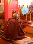 Буддисткая церемония в монастыре Тенгбоче. Удивительно толерантные монахи: смотреть разрешено, фотографировать разрешено, денег платить не надо (можно потом пожертвовать).
