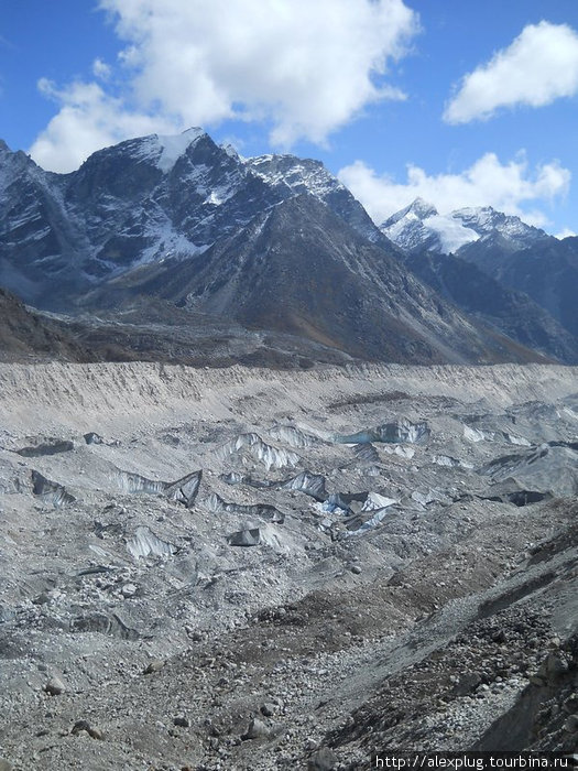 Морена ледника Кхумбу. Вид с Кала Паттар. Непал