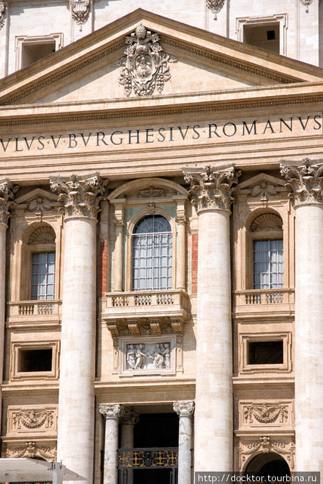 На этот балкон выходит Папа Рим, Италия