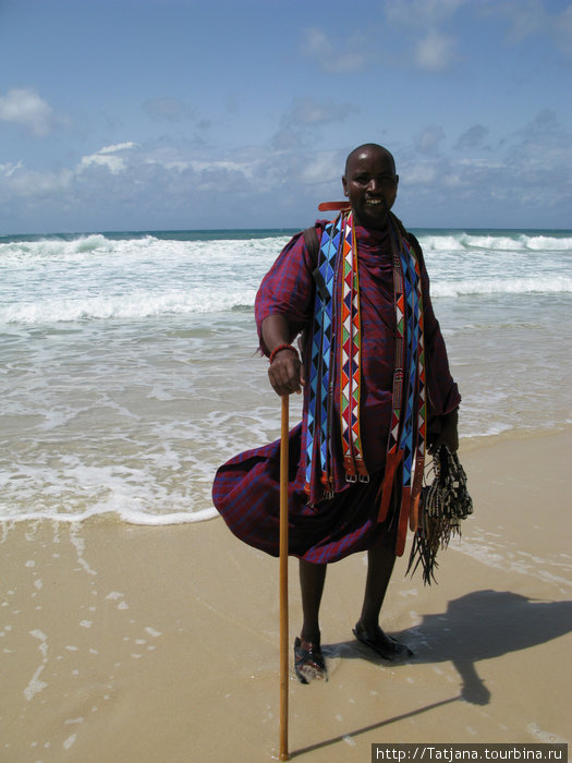 Paolo-местный продавец сувениров приезжает на заработки из провинции Амбосели- настоящий масай Укунда, Кения