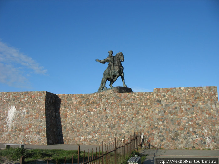 Морские ворота в Балтийск охраняет Ее Величество Елизавета Калининградская область, Россия