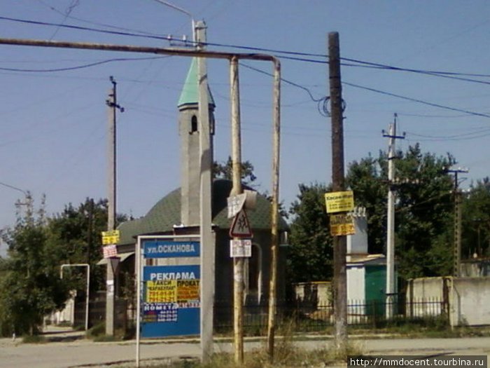 небольшая мечеть в г.Карабулаке Ингушетия, Россия
