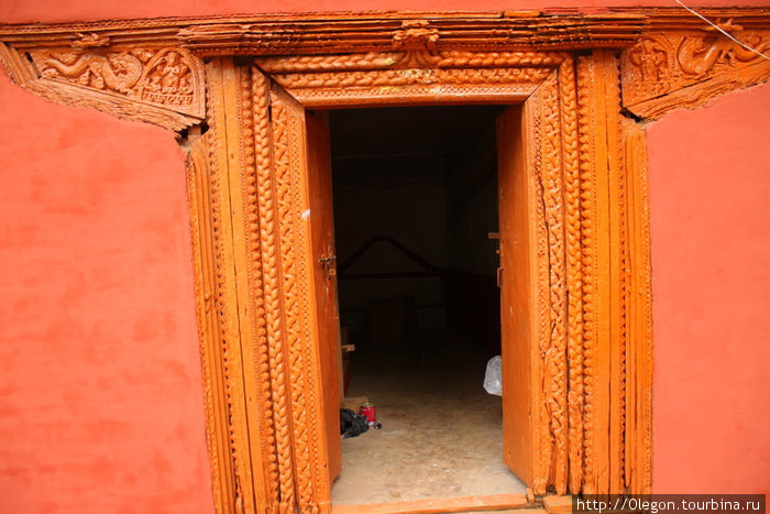 Двери и окна. Резные элементы Тансена Тансен, Непал