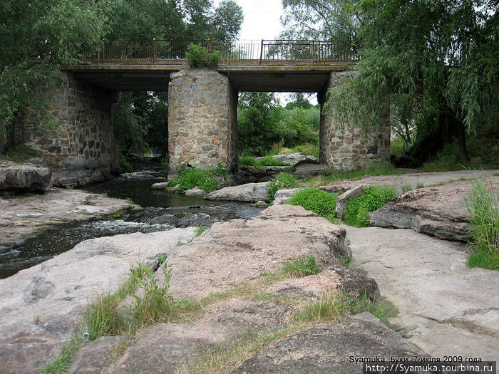Через Горный Тикич в селе перекинуто два моста. Северный мост. Маньковка, Украина