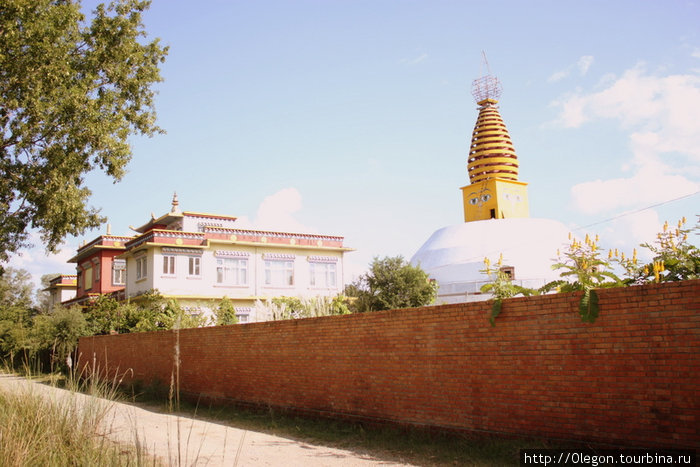 Западная часть посвящена Махаяне Лумбини, Непал