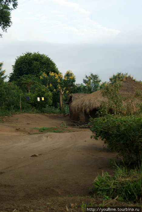 хижины у дороги Озеро Альберт, Уганда