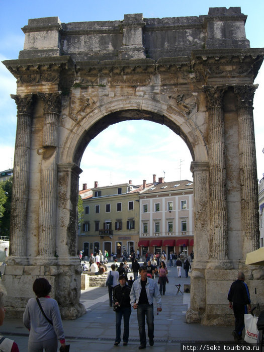 Триумфальная арка Сергиуса / Slavoluk Sergijevaca