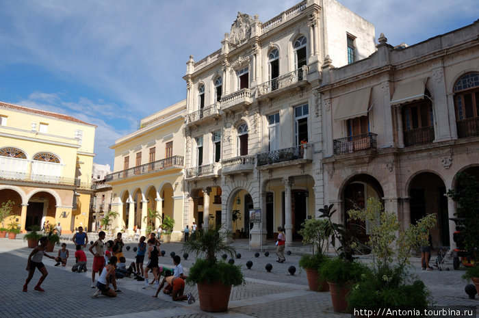 Школа на Старой площади Гавана, Куба