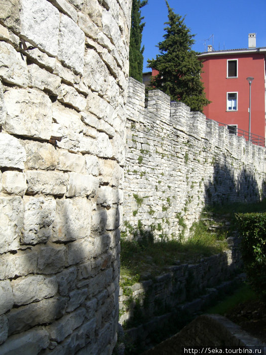 Остатки крепостных стен Пула, Хорватия