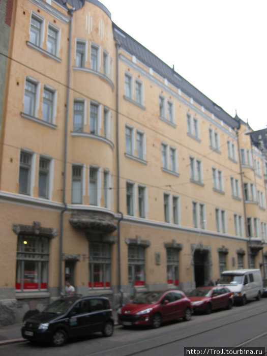 Еще один дом со скругленными башенками, характерными для стиля в целом Хельсинки, Финляндия