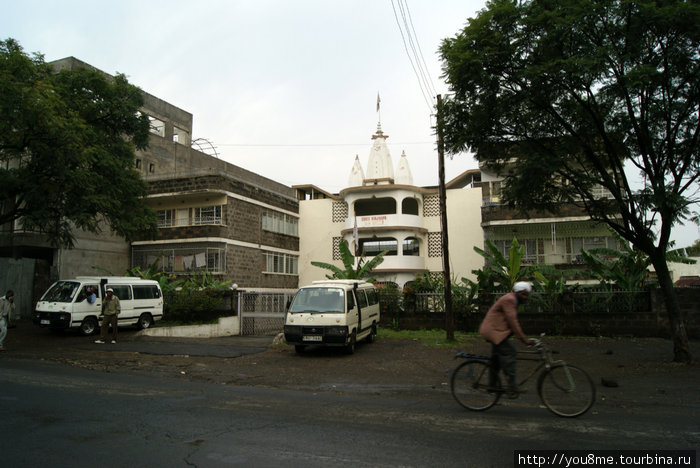 индуистский храм и матату Накуру, Кения