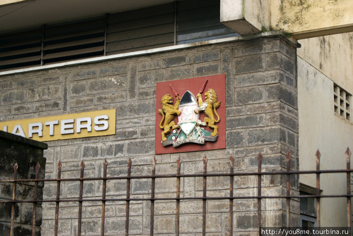 герб на стене Накуру, Кения