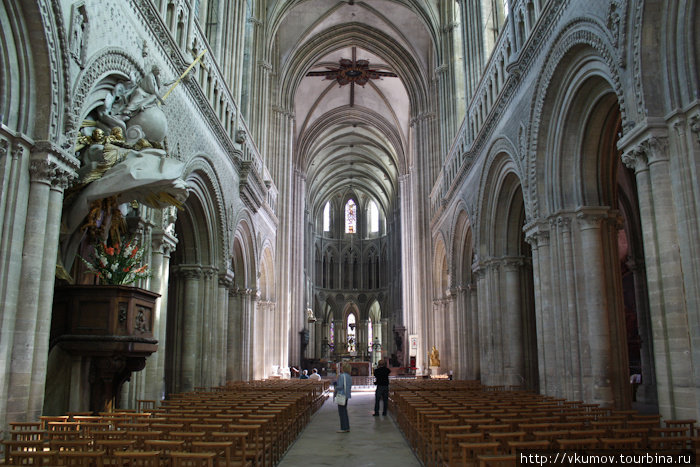 Кафедральный собор в городе Байё Байё, Франция