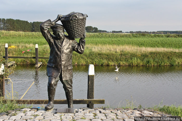 Памятник рыбаку. Провинция Зеландия, Нидерланды