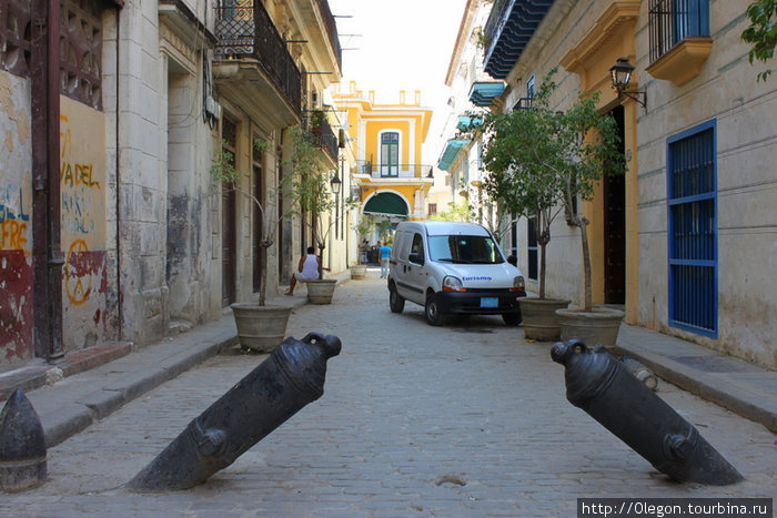 Проезд закрыт- пушки не пропустят Гавана, Куба