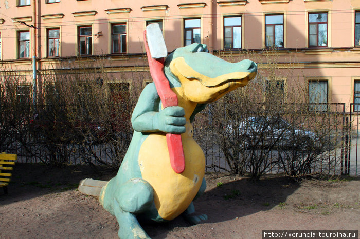 Крокодил на Бармалеева. Санкт-Петербург, Россия