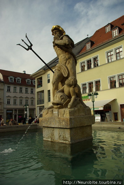 Нептун на Рыночной площади Веймар, Германия