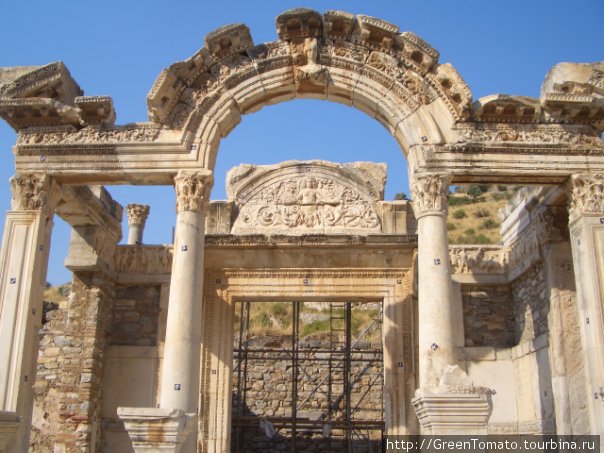 Храм Адриана в Эфесе. Кушадасы, Турция