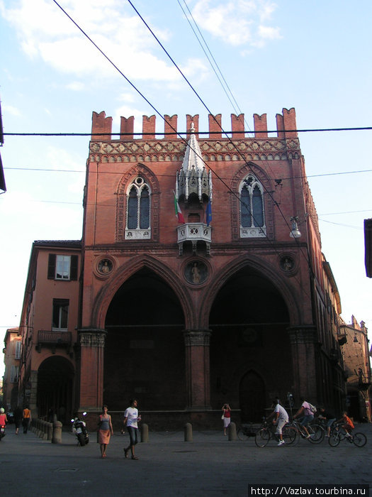 Фасад здания Болонья, Италия