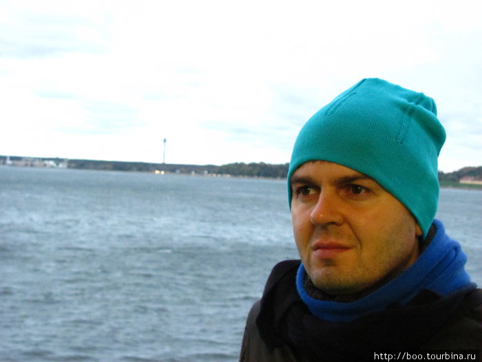 На палубе холодина с ветрищем . Швеция