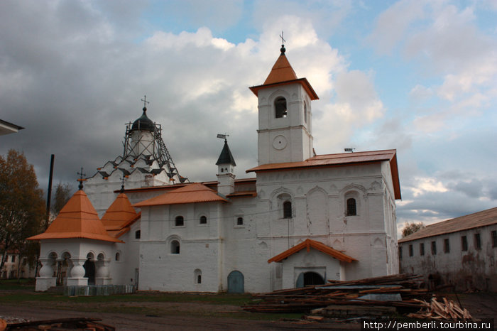 Троицкий храм, а в нем..... Лодейное Поле, Россия