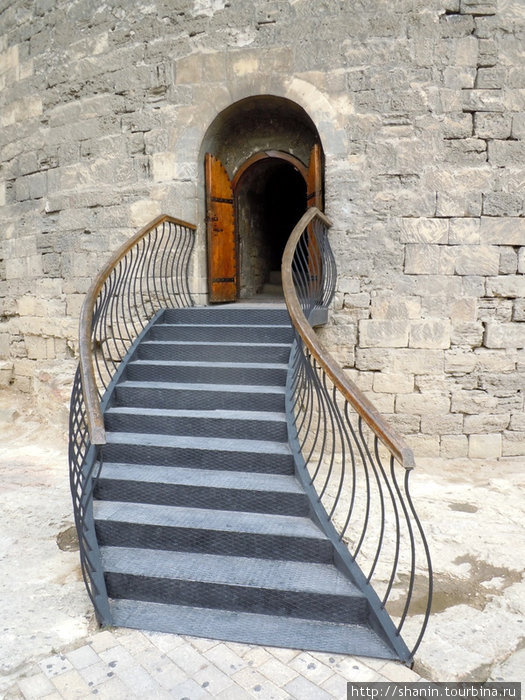 Вход в Девичью башню Баку, Азербайджан