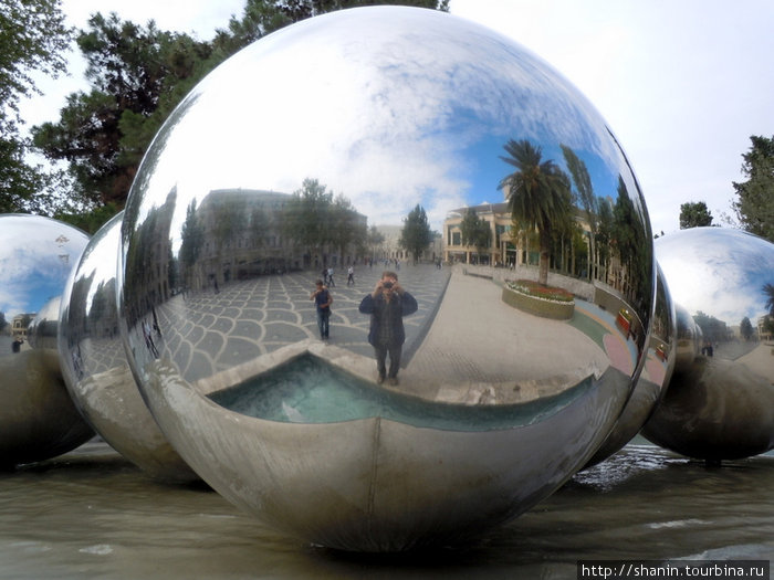Зеркальный шар Баку, Азербайджан