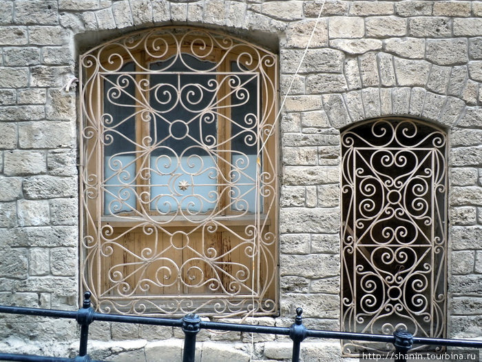 Окно и дверь Баку, Азербайджан