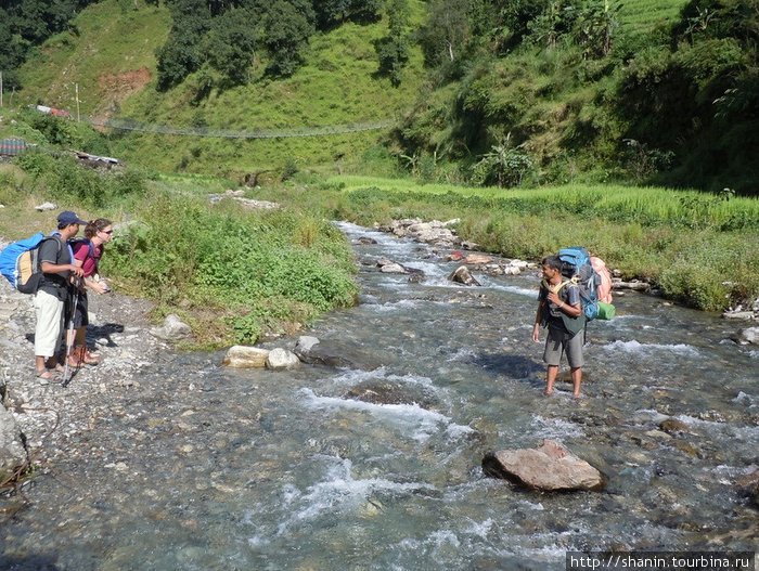 Первая — но далеко не последняя — водная преграда Бесисахар, Непал