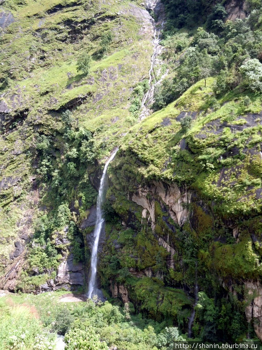 Водопад у тропы Бесисахар, Непал