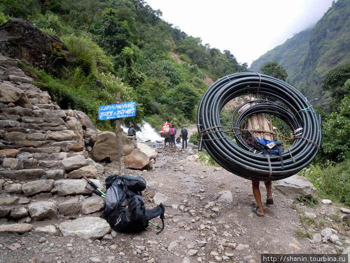 Портер с пластиковыми трубами Бесисахар, Непал