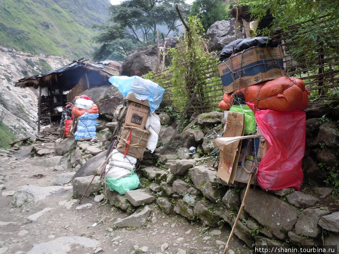 Привал у портеров Бесисахар, Непал