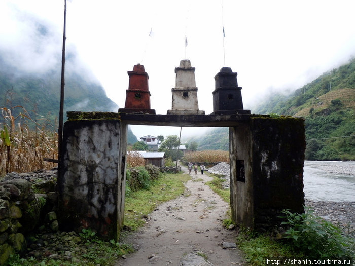 Ворота Бесисахар, Непал