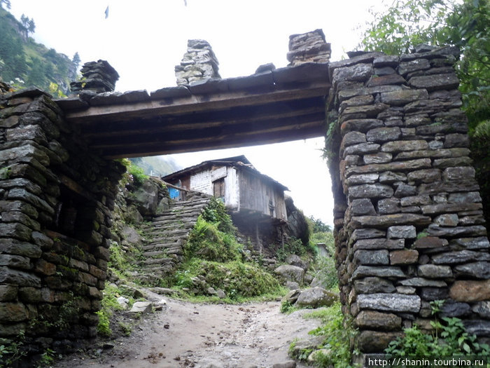 Каменные ворота Бесисахар, Непал
