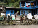 Портеры в деревне Дхарапани