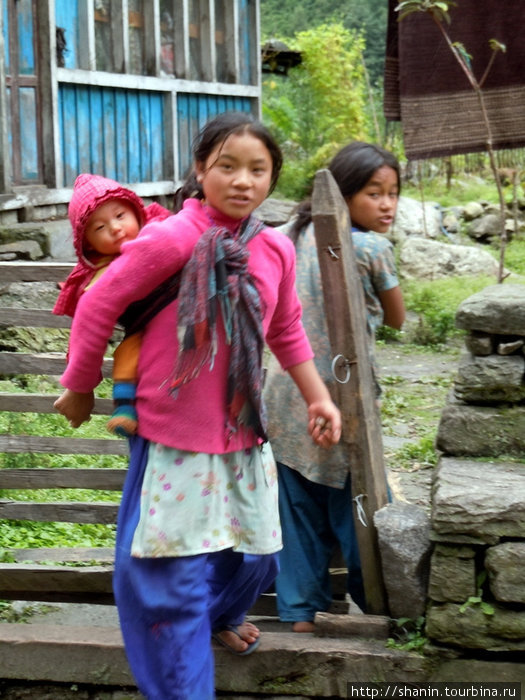 Девочка с ребенком Зона Гандаки, Непал