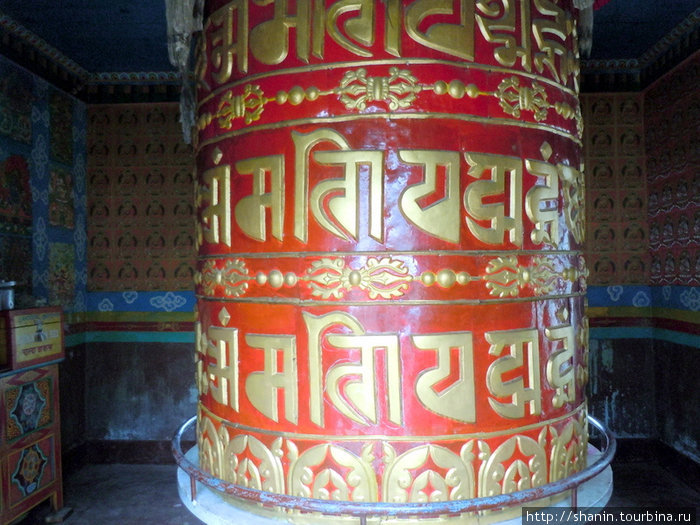 Огромный молитвенный барабан Чаме, Непал