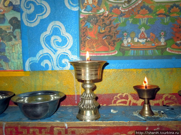 Светильники в буддистском храме Чаме, Непал