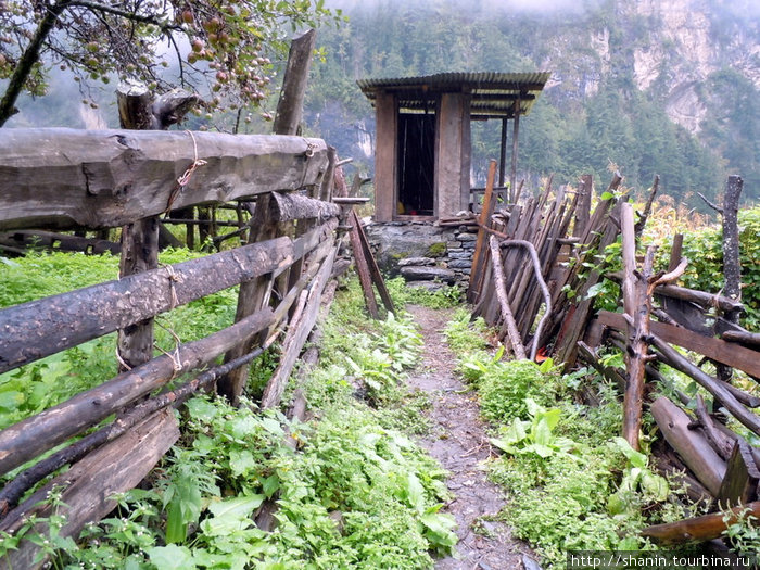Дорога к туалету Чаме, Непал