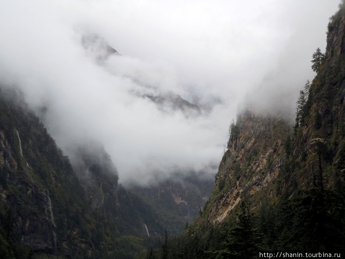 Облако в горах Зона Гандаки, Непал